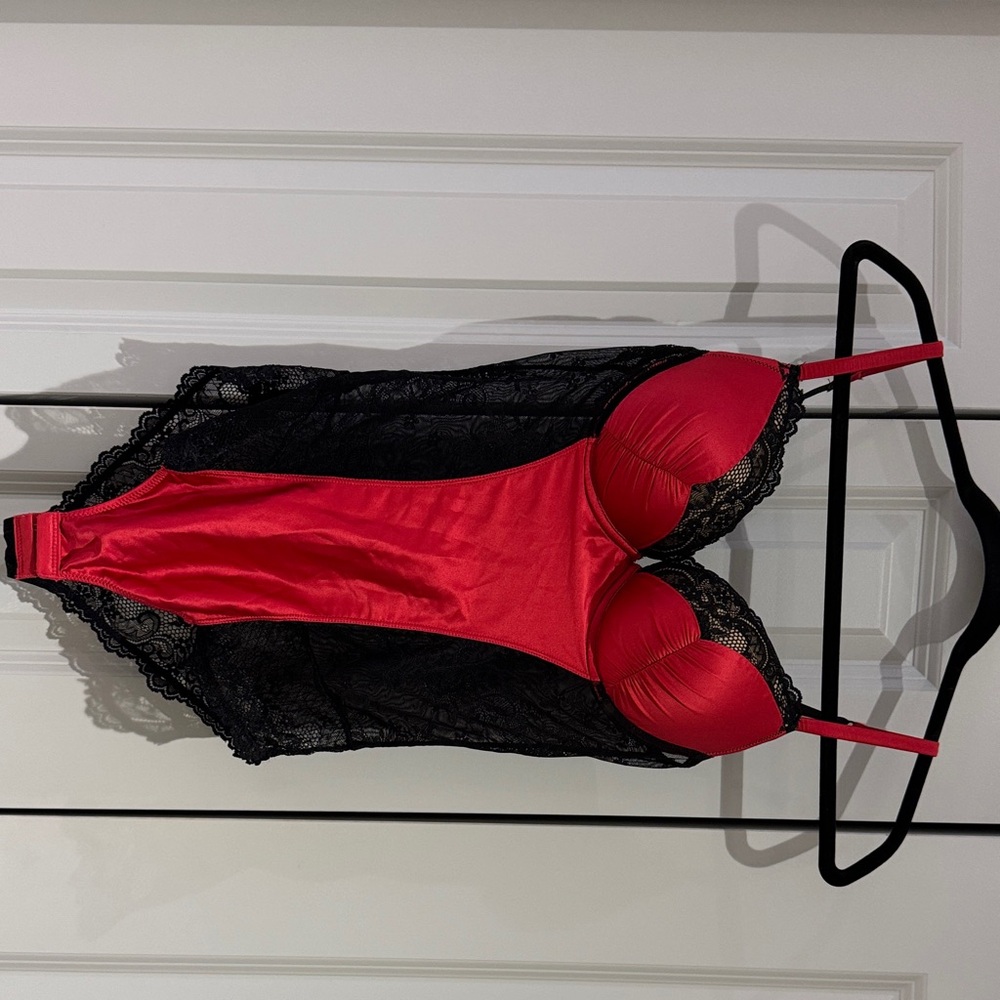 Chic Red and Black Lace Chemise